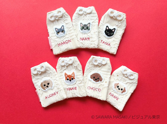 ペット名入れお守り。8種類の正面顔刺繍デザイン。白いお守りに赤糸で名前を刺繍したシリーズ。SAWARA MASAKIデザイン・ビジュアル東京。